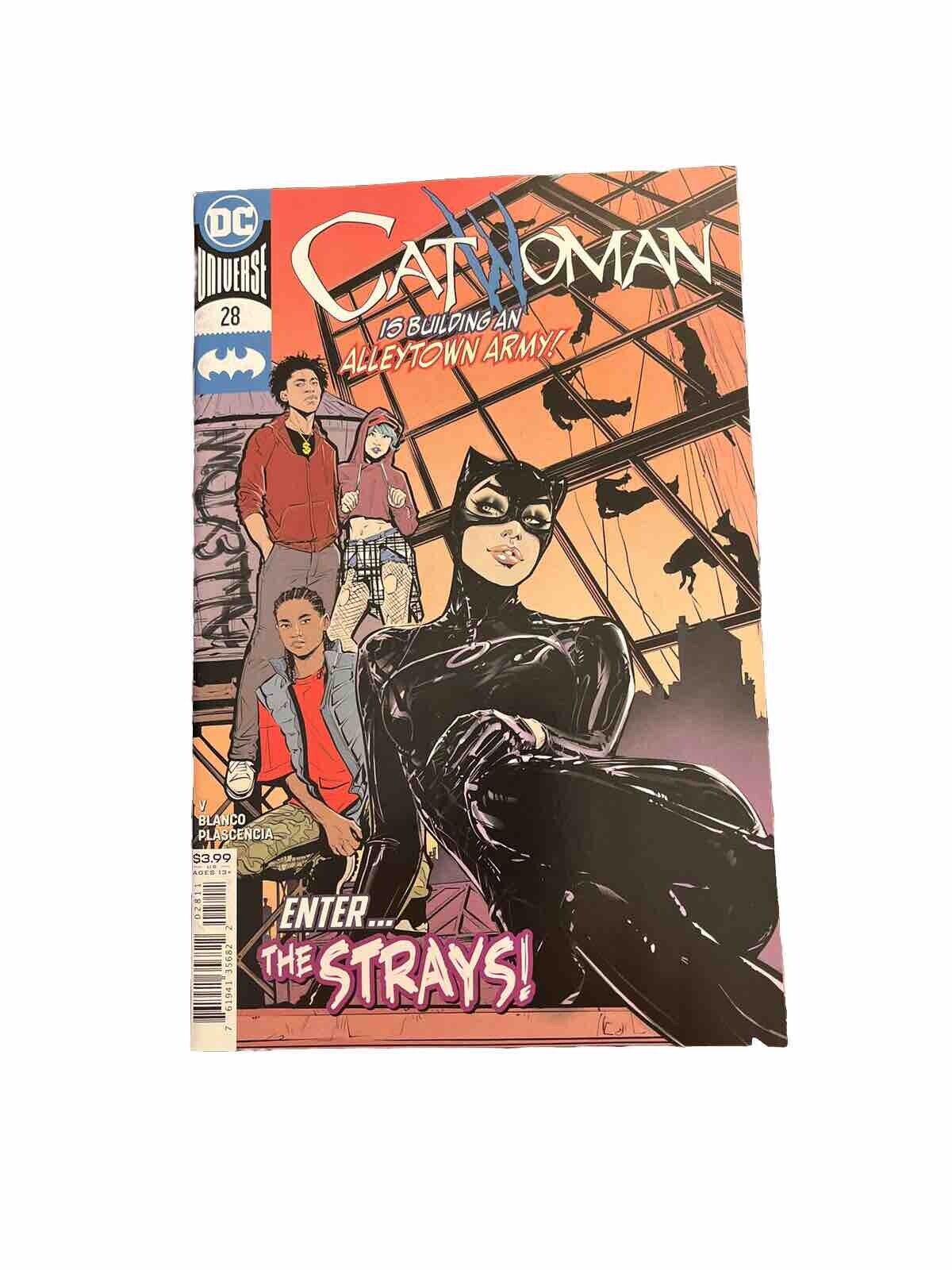 Catwoman 28 2021THE STRAYS Alleytown Army DC Comics NM